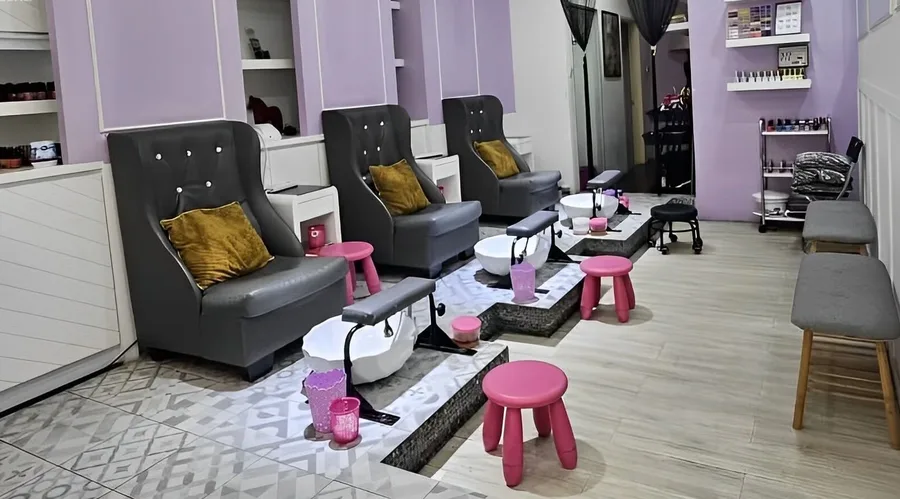 Q Nails interior, women-only nail salon at Plaza Damas